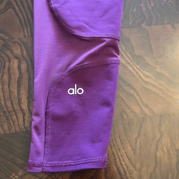 ALO Yoga High Rise Lux Crop Leggings XS – Purple Mesh Detail 21” Inseam - Picture 6 of 6